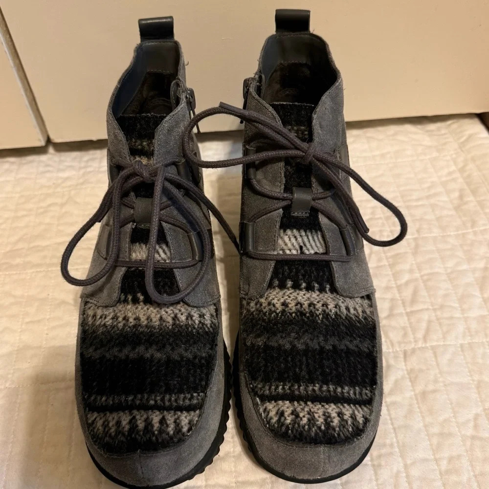 Aerosoles Umpire Wedge Bootie Grey Sz 8.5